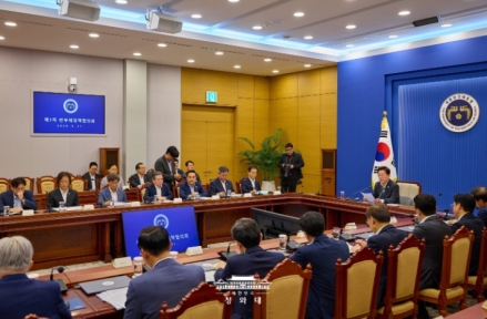이재명 대통령 “부패 청산에 네 편 내 편 없어…예외 없이 공정·엄정해야”