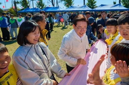 이재명 대통령 “아이들의 웃음소리가 마을의 미래”…학교 소멸과 지역 공동체 약화 우려
