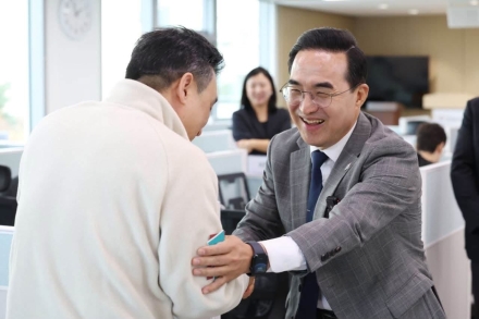 박홍근 기획예산처 장관, 기자실 방문해 즉석 간담회…“앞으로 더 자주 소통하겠다”