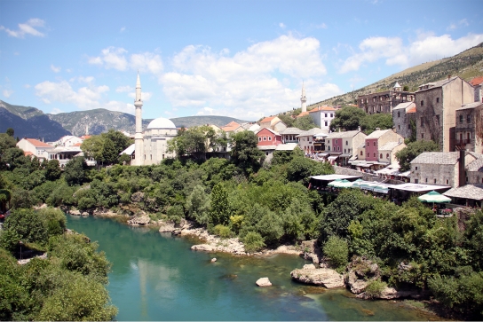 ‘모스타르(Mostar)’의 오래된 다리(Old Bridge)를 건너 중세도시를 만나다.