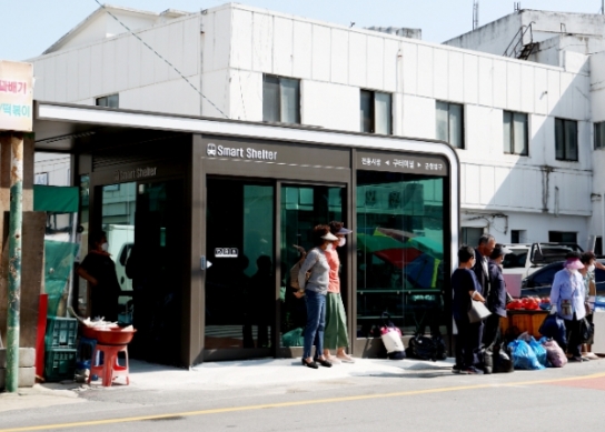 "버스 승강장이 사랑방으로" 태안군, 스마트 쉼터 승강장 조성