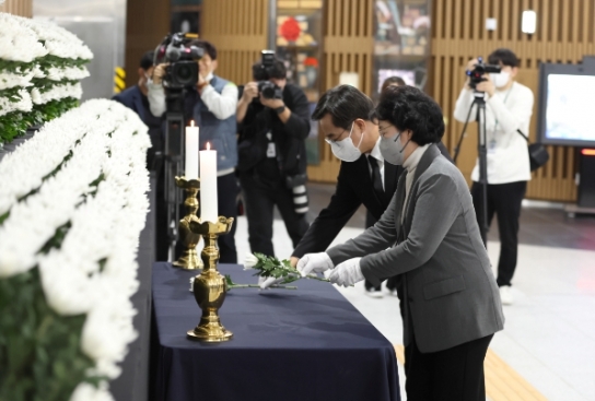 경기도 김동연, “모든 자원과 역량 동원해 사고 수습과 후속 조치할 것” 도, 이태원 사고 합동분향소 청사 2곳에 설치