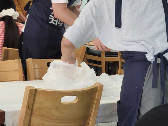 [ESG 현장 스케치] 인천 영종도 을왕리 물회 맛집 일회용품 사용...어떻게 생각하시나요?
