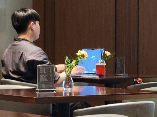 [ESG 현장 스케치]신도림 R호텔 커피숍의 1회용 플라스틱 컵 사용...어떻게 생각하시나요?