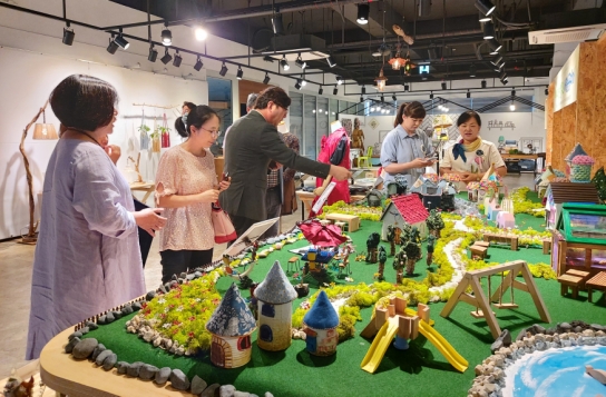 2023 청주 새활용 공방 연합작품전 '버림과 쓰임 사이'
