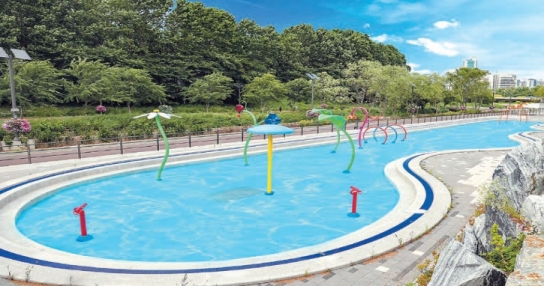 7년만에 문 여는 서초구 양재천 수영장