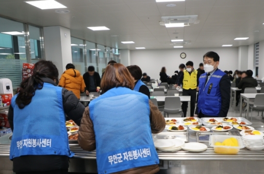 무안군에 이어지는 자원봉사자들의 따뜻한 손길
