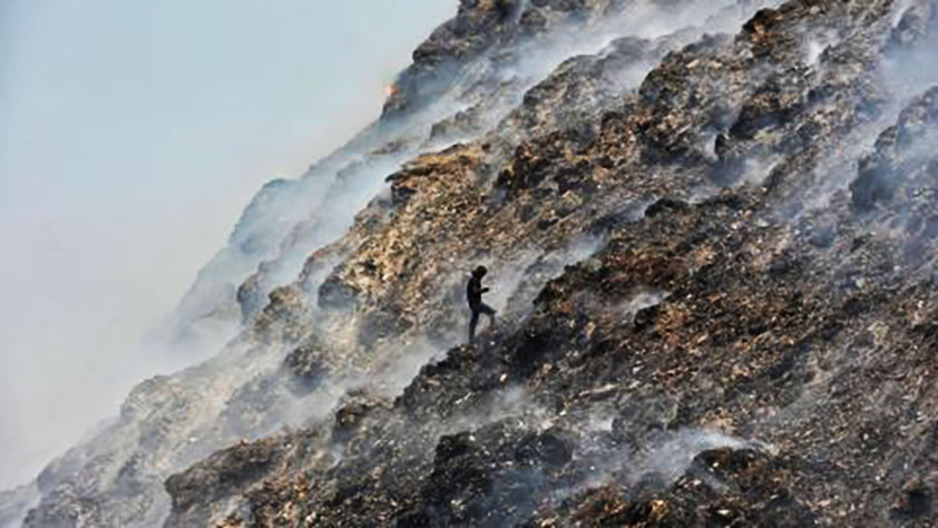 220823041412-12-india-landfill-intl-hnk.jpg
