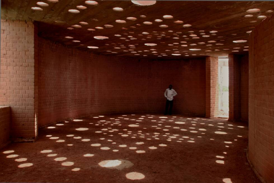 InteriorofthereceptionhalloftheGandoSchoolLibrary_PhotobyKereArchitecture 2010.jpg