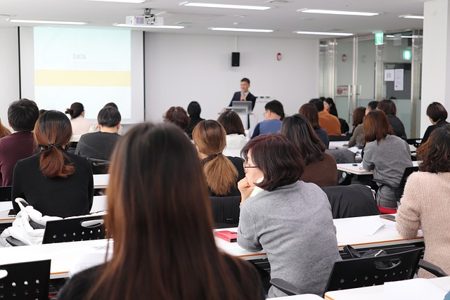 lecture-3986809_640.jpg